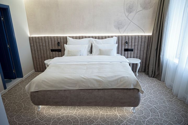 Room 6 of 24