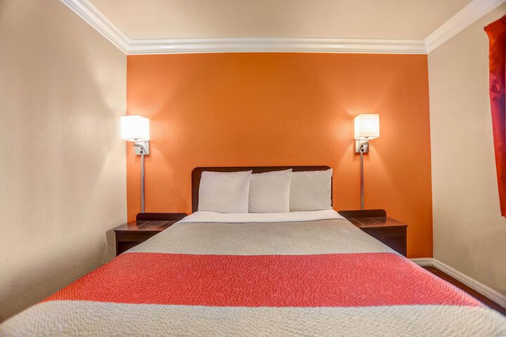 Room 6 of 24