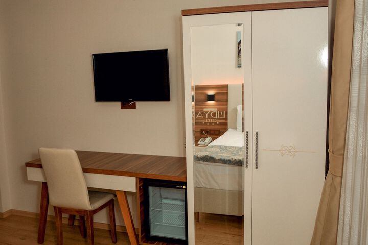 Room 8 of 17