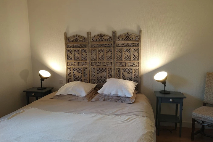 Room 2 of 10