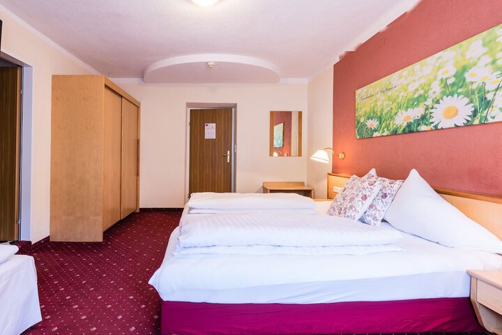 Room 9 of 42