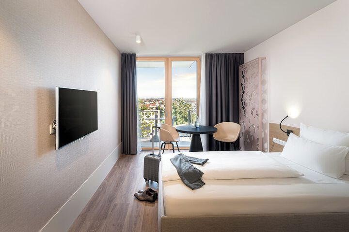 Room 10 of 36