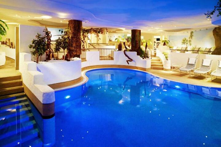 Hotel Pool