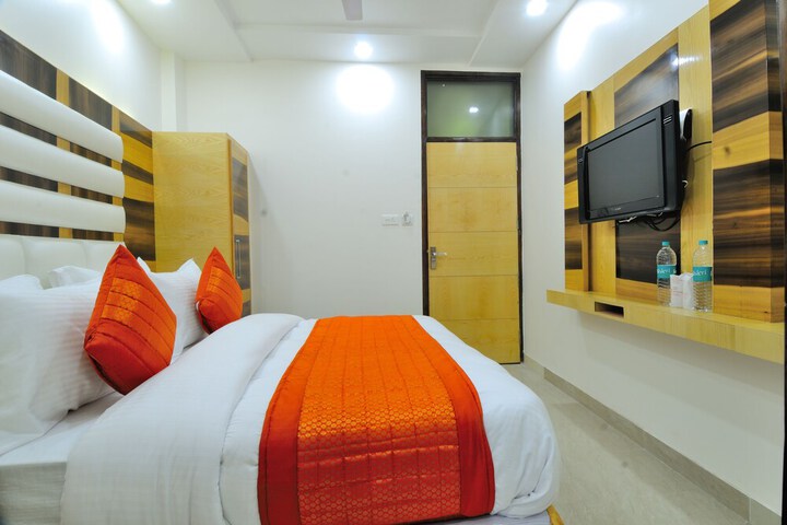 Room 11 of 36