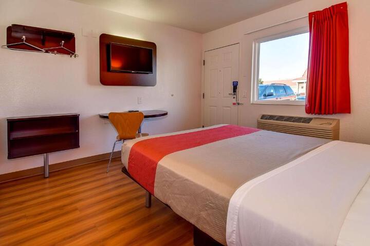 1 Queen Bed (1 of 9)