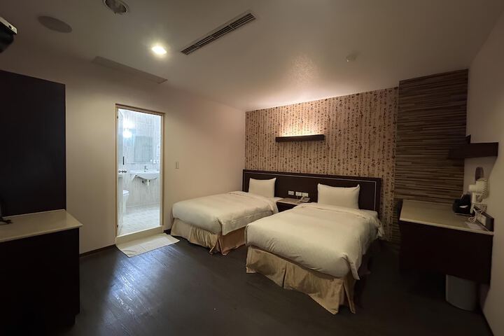 Room 6 of 48