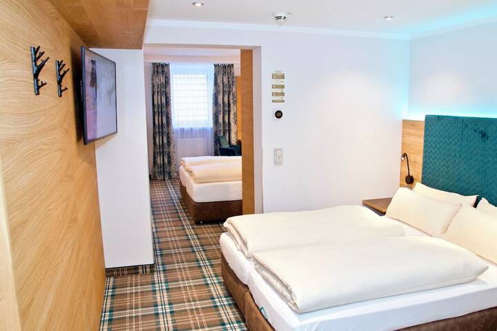 Room 12 of 32