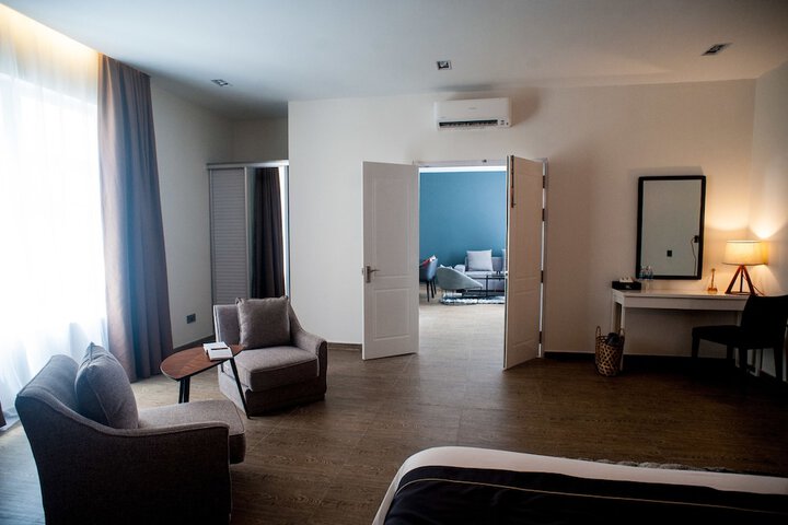 Room 3 of 94