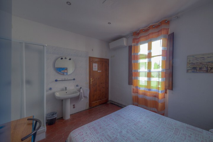 Room 10 of 48