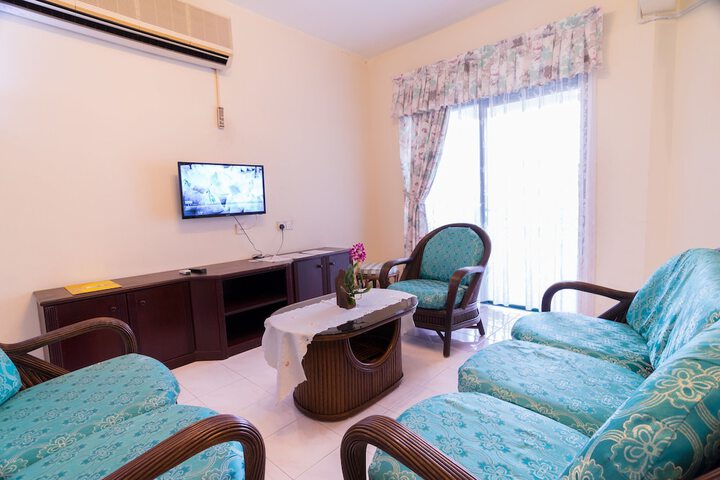Room 6 of 18