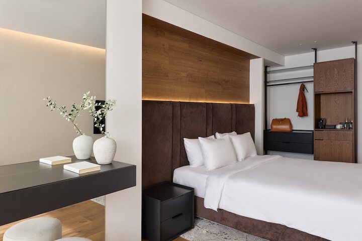 Room 2 of 16