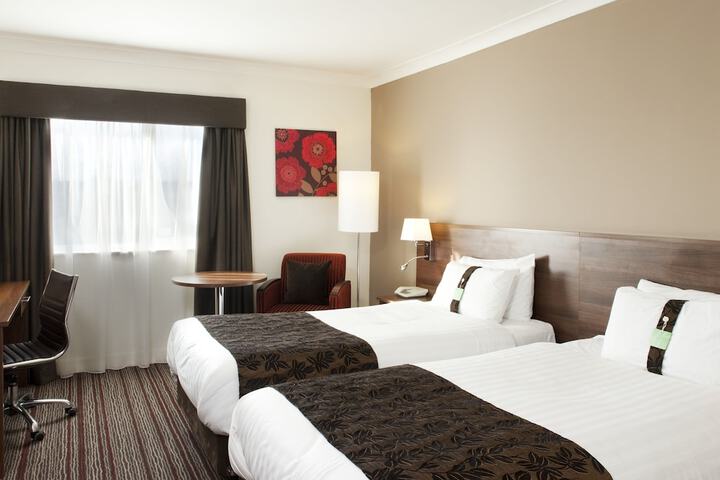Room 6 of 32