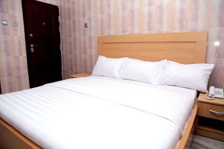 Room 6 of 39