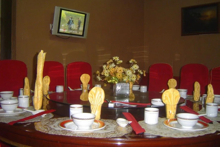 Dining 16 of 18