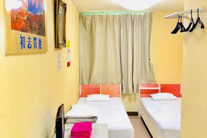 Room 10 of 48