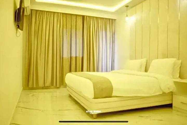 Room 5 of 9