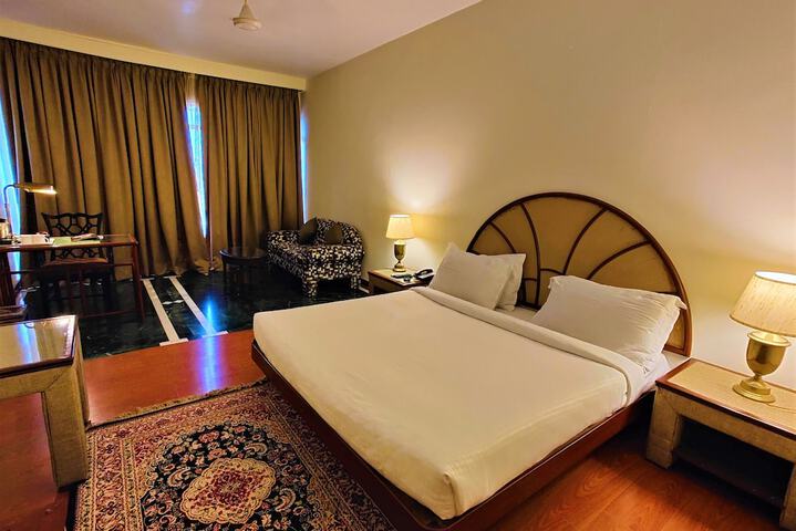 Room 10 of 23