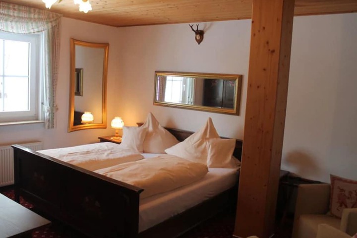 Room 10 of 26