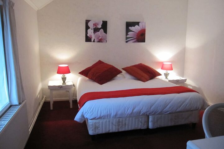 Room 7 of 11