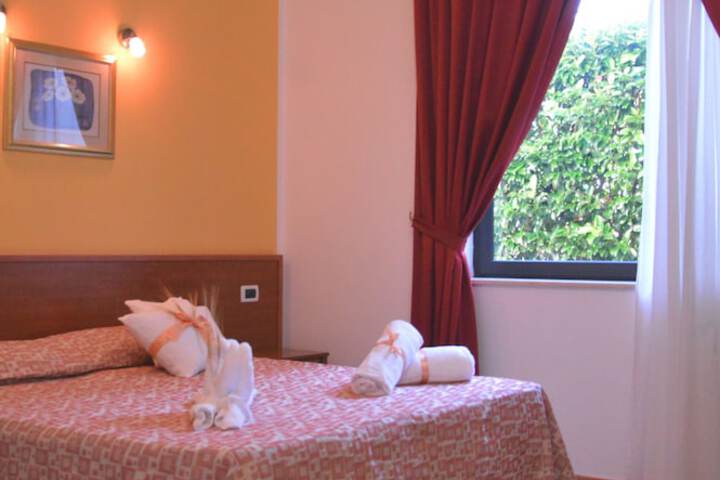 Room 10 of 31