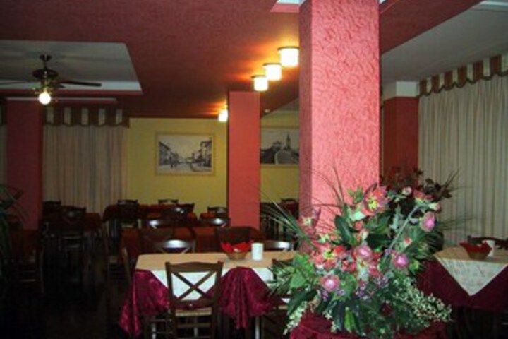 Dining 44 of 47