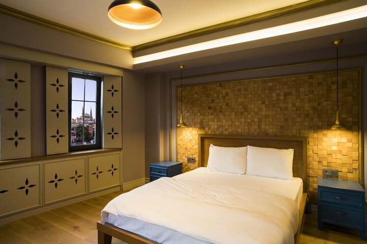 Room 13 of 36