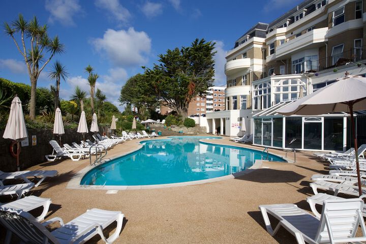 Bournemouth Carlton Hotel by Belvilla in Bournemouth