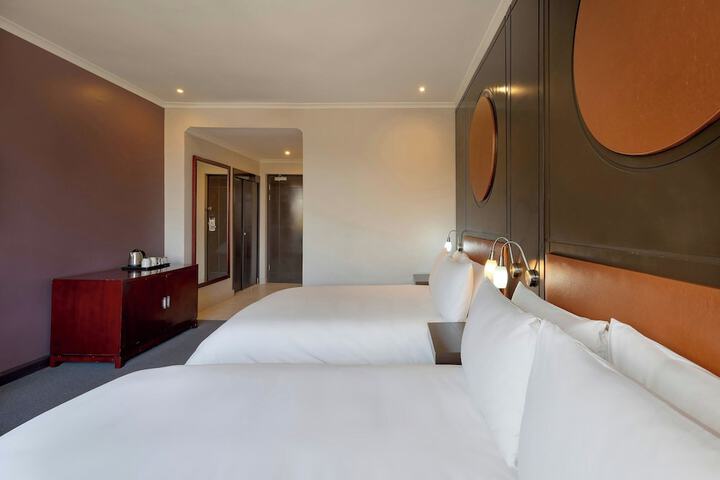 Room 25 of 128