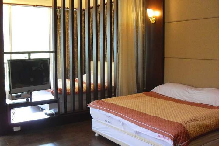 Room 10 of 25
