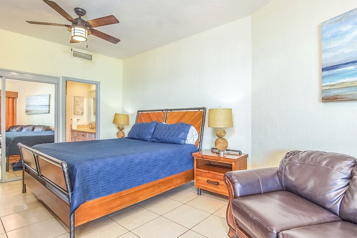 Room 7 of 599