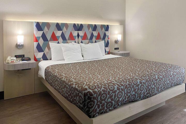 1 King Bed (13 of 14)