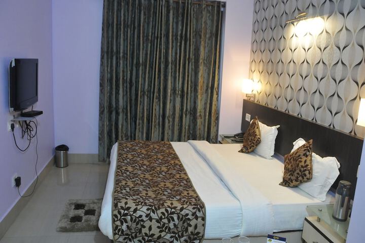 Room 5 of 15