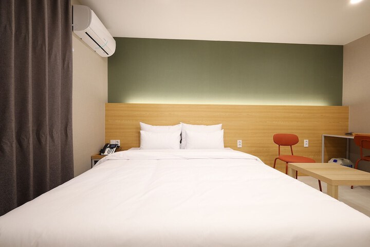 Room 16 of 62