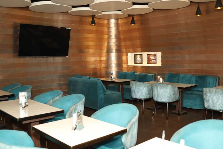 Lounge 45 of 66