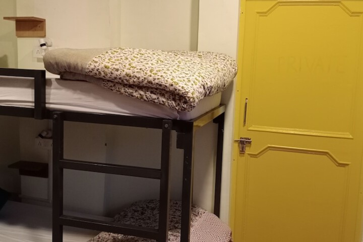 Room 4 of 10