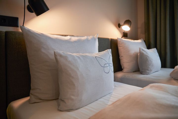 Room 4 of 95