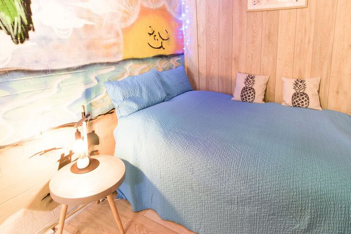 Room 8 of 48