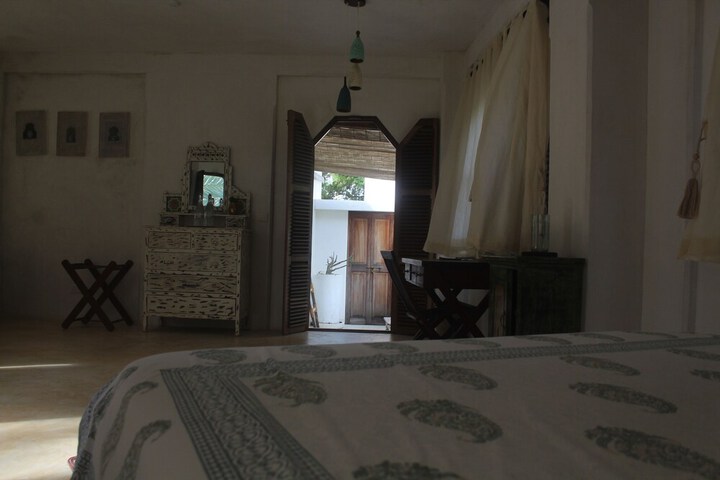 Room 13 of 79