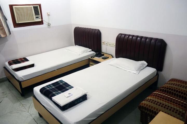 Room 17 of 34