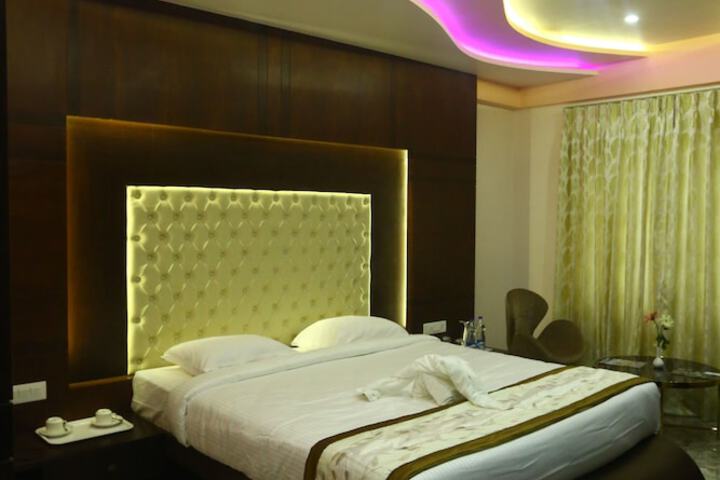 Room 9 of 38