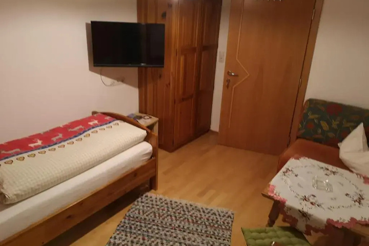 Room 5 of 13