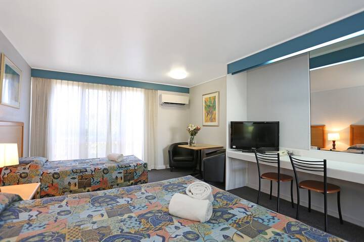 Room 11 of 36