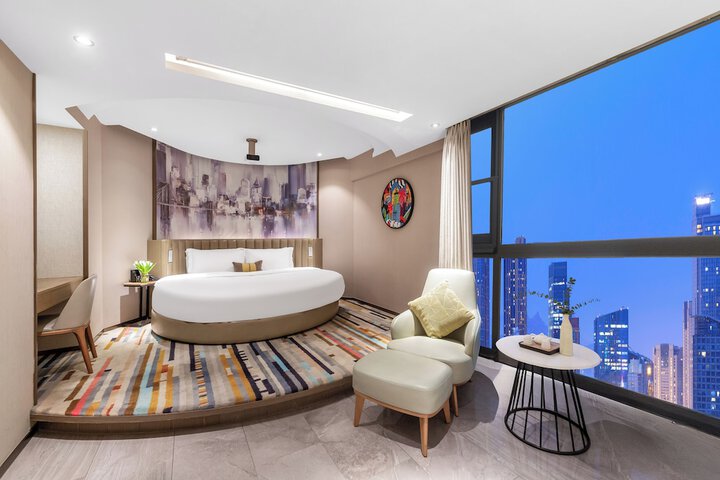 Room 17 of 36