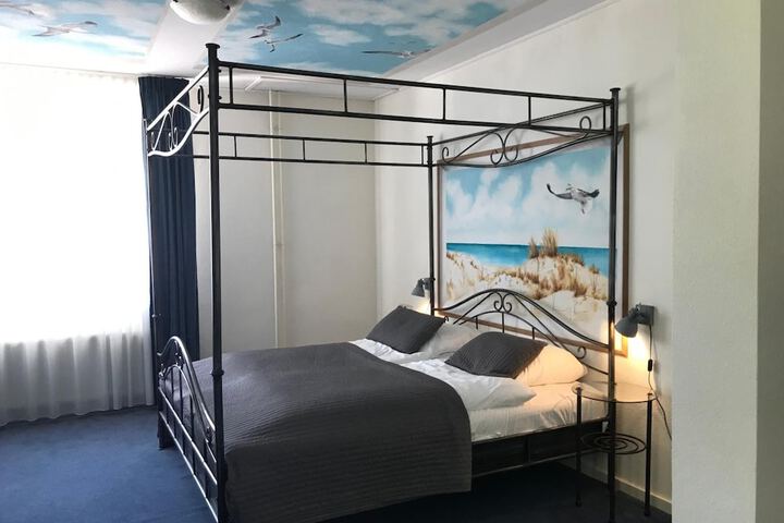 Room 16 of 50