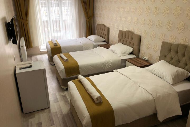Room 7 of 12