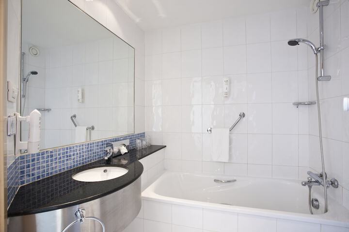 Room 8 of 20