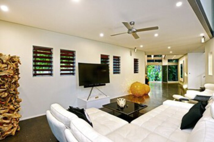 Room 32 of 43