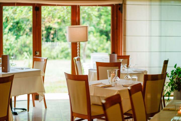 Dining 169 of 253
