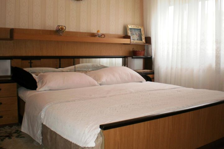 Room 3 of 44