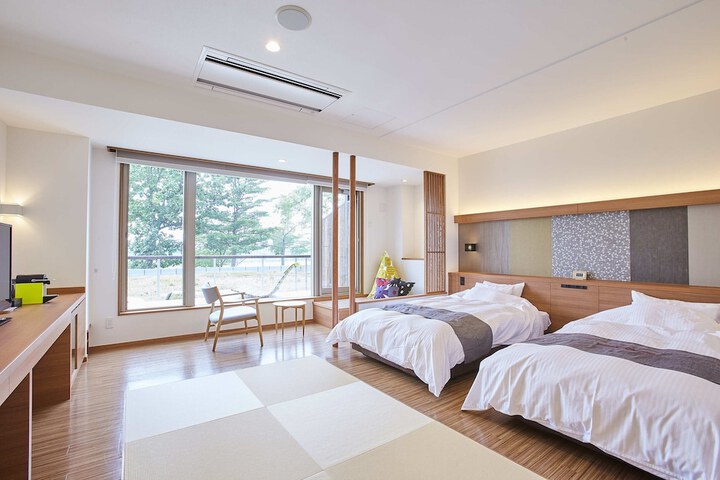 Room 28 of 146
